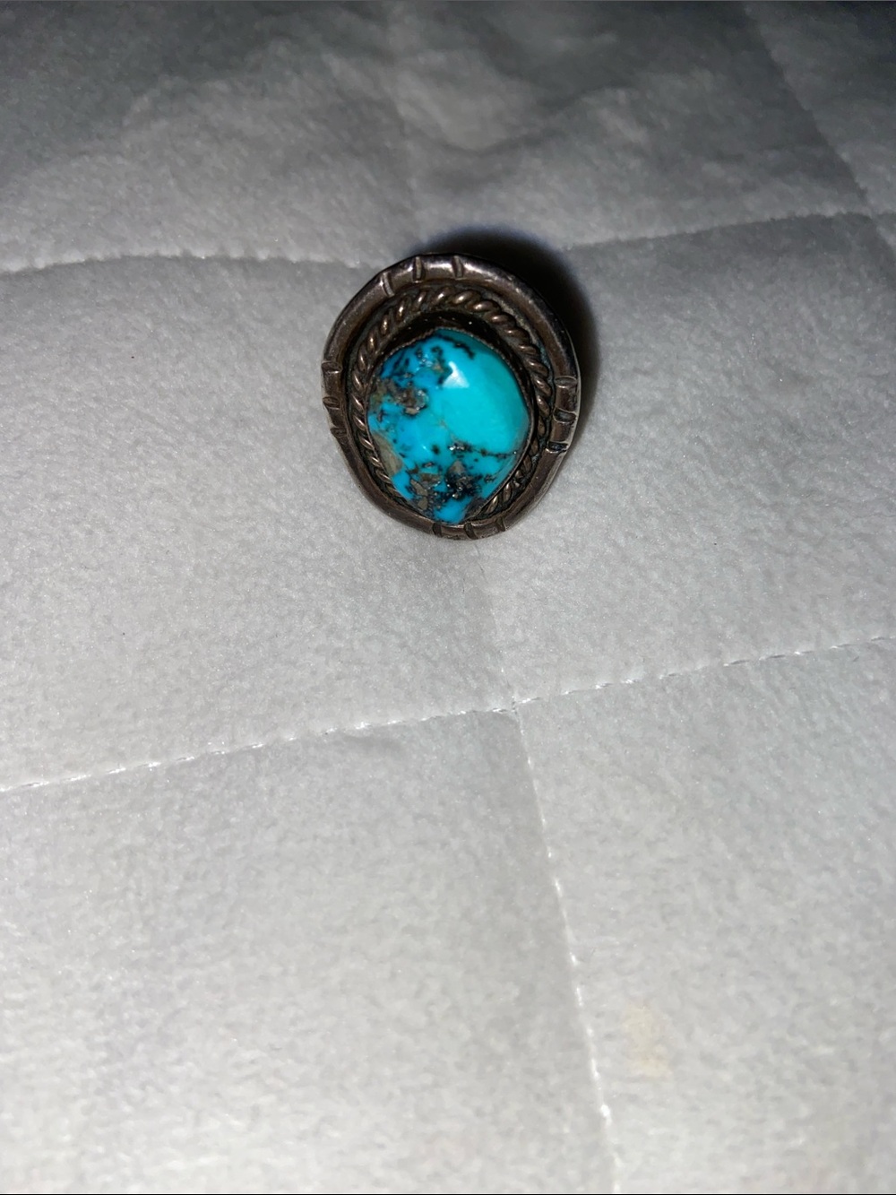 Beautiful Vintage Navajo Sterling Silver Ring with a Kingman Turquoise Cabochon